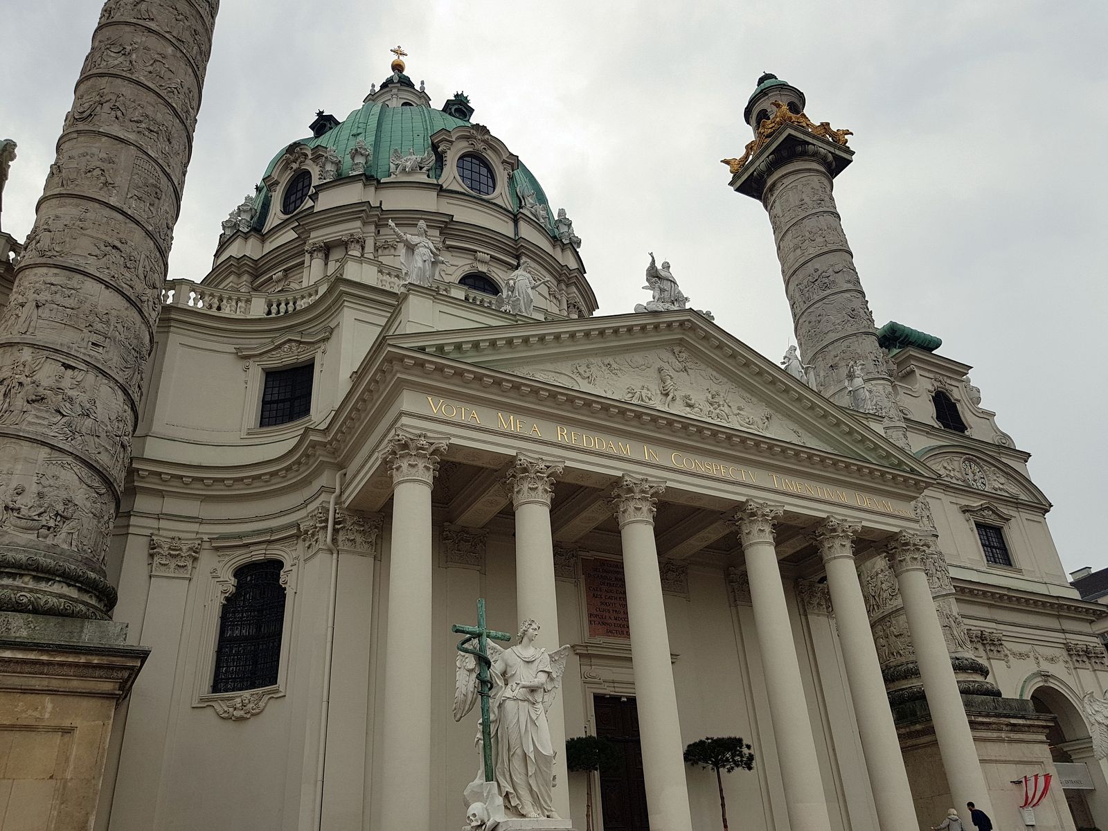 Wien_Karlskirche_20220914_124924.jpg